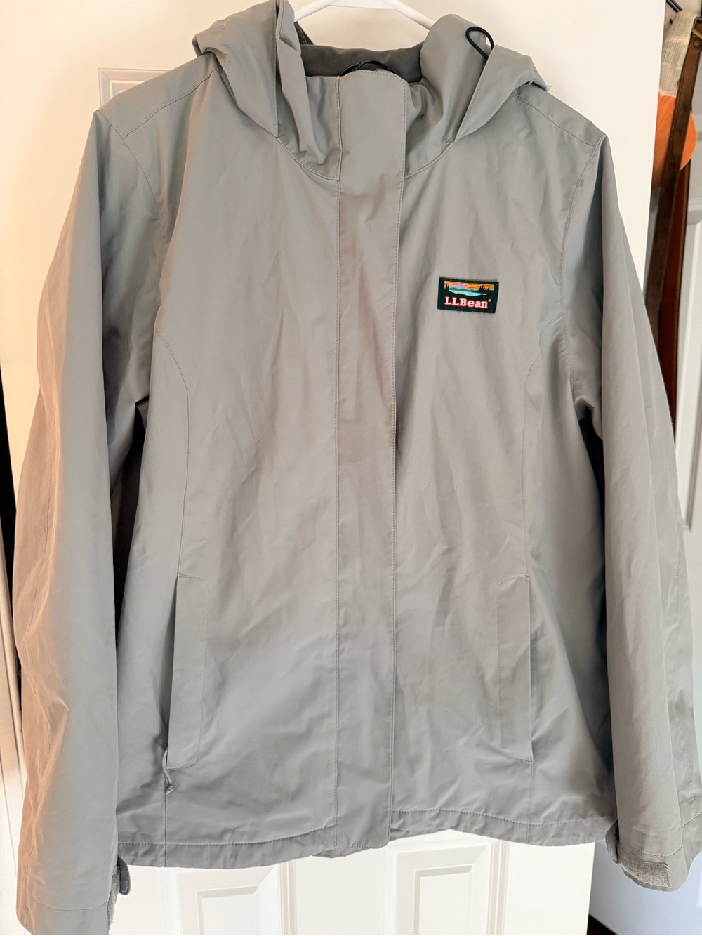L. L. Bean Water Resistant Jacket in Gray, size Medium